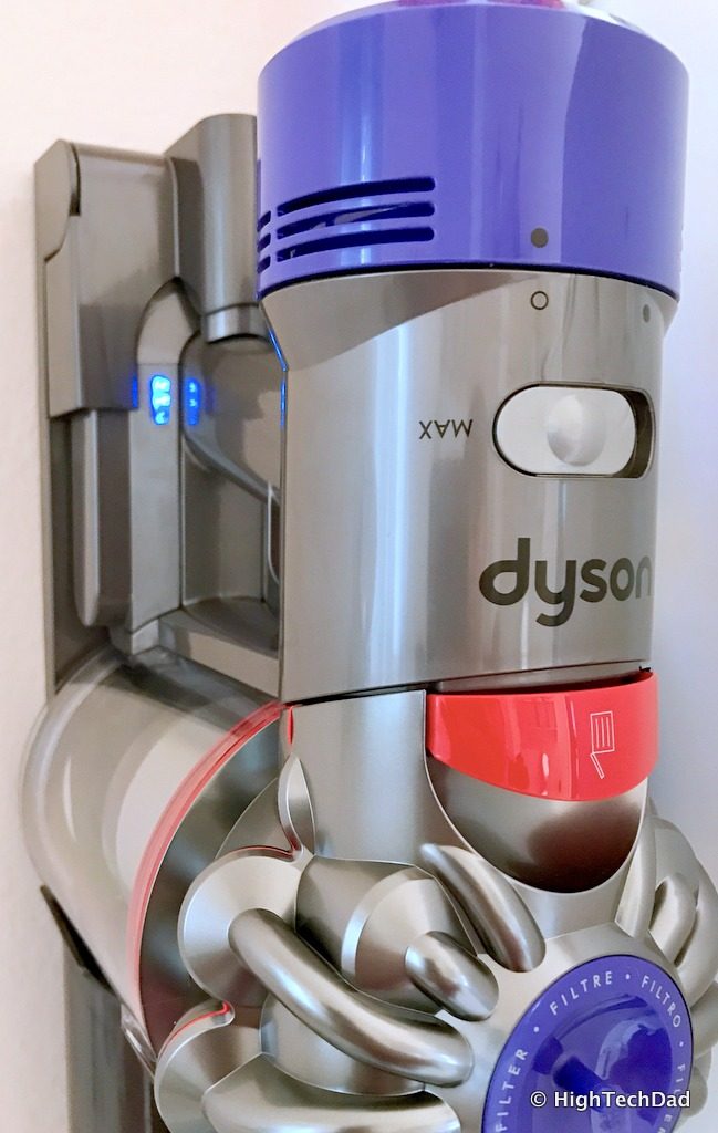 Dyson V8 Absolute - charging with charge indicator