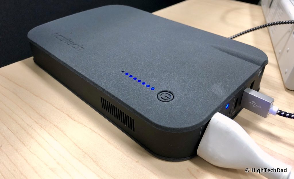 Naztech VOLT Power Station review - charging a Mac