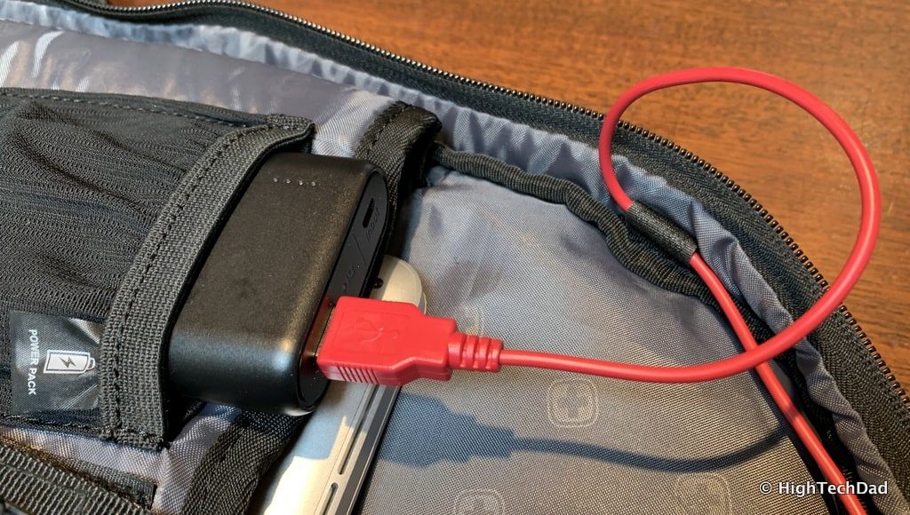 HighTechDad Swissgear 5358 USB ScanSmart Backpack Review - USB battery