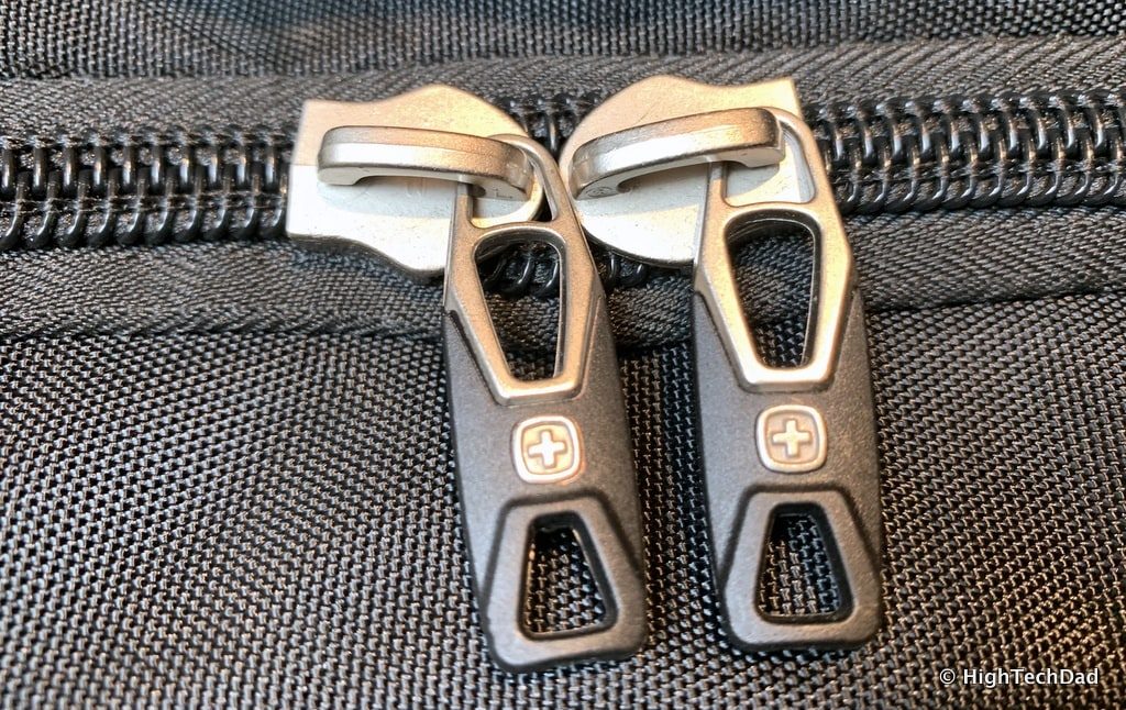 HighTechDad Swissgear 5358 USB ScanSmart Backpack Review - zippers