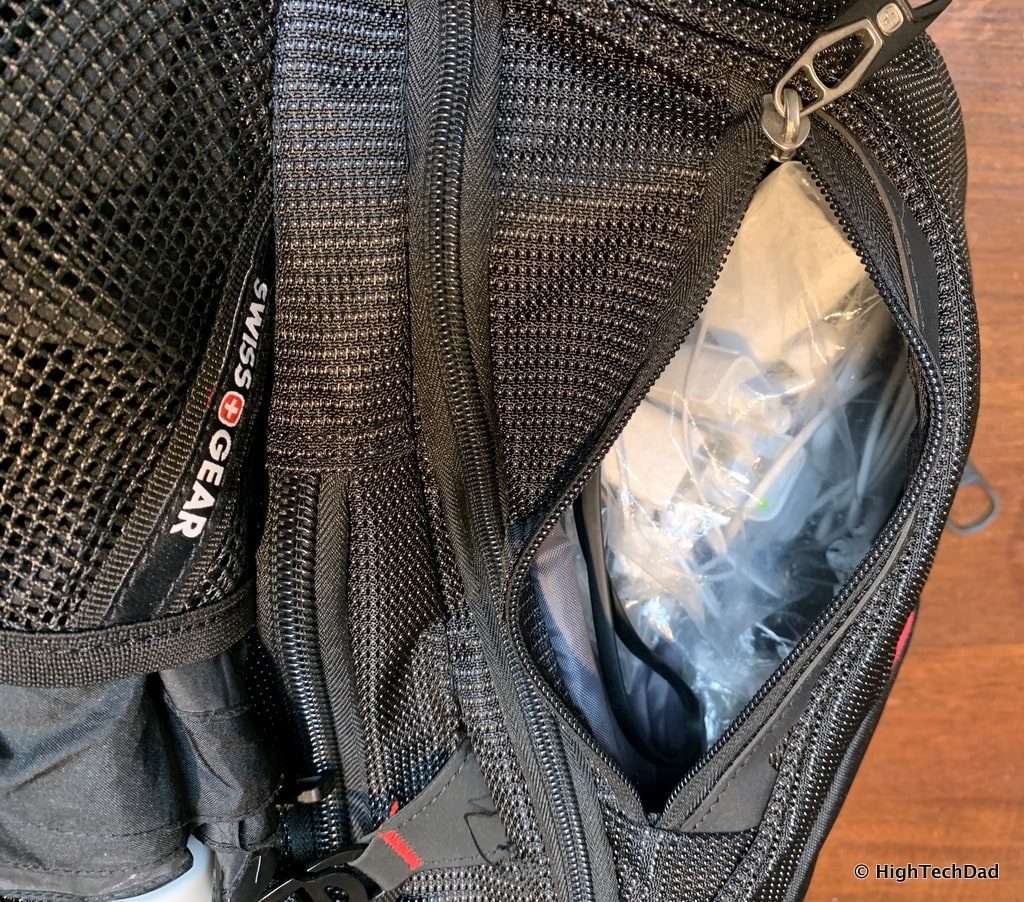 HighTechDad Swissgear 5358 USB ScanSmart Backpack Review - small front pocket