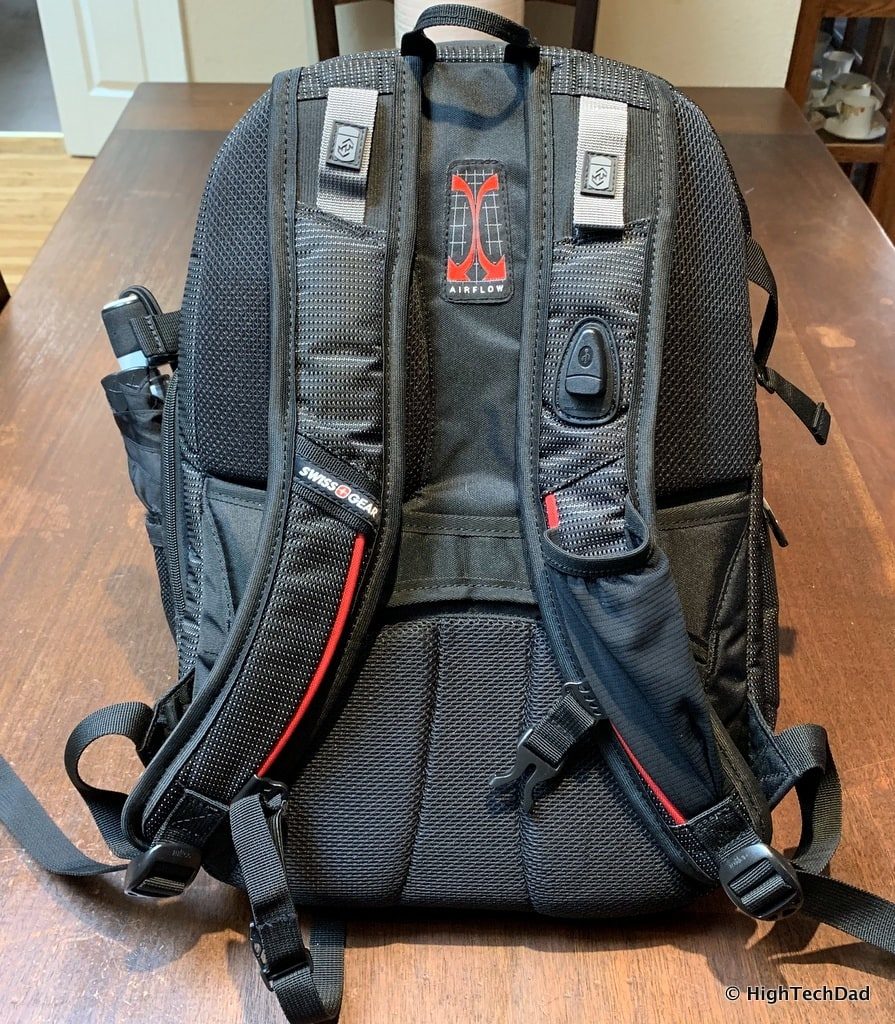 HighTechDad Swissgear 5358 USB ScanSmart Backpack Review - back straps