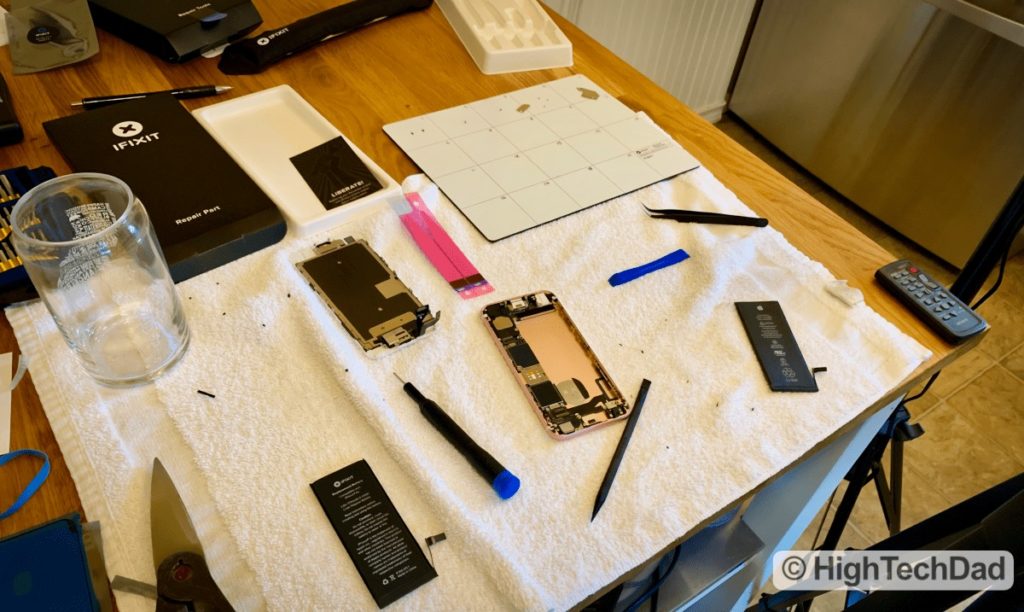 HighTechDad - How to Replace iPhone 6S Battery - iPhone disassembled