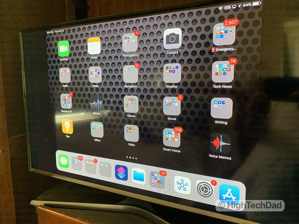 HighTechDad reviews BenQ InstaShow - iPad mirrored on HDTV