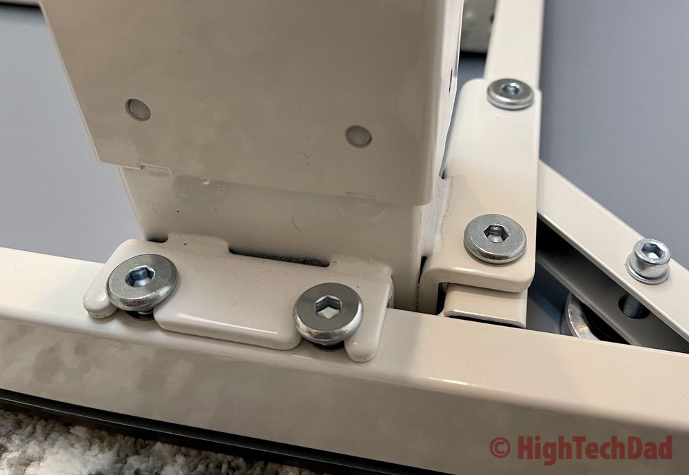 Attach lifting column to surface - Flexispot Standing Desk Comhar EG8 - HighTechDad review