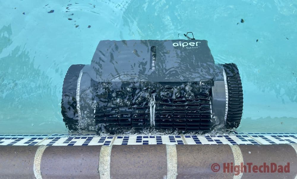 Climbing the wall - Aiper Smart AIPURY1500 pool robot cleaner - HighTechDad review