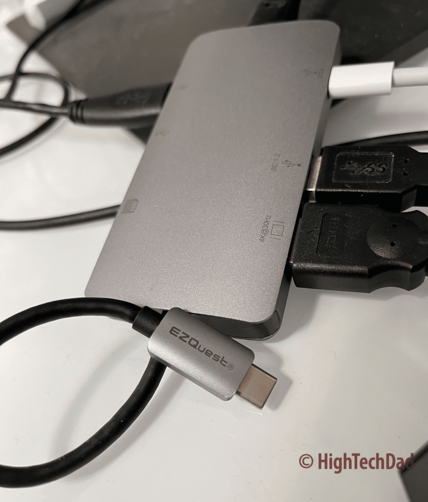 Side view - EZQuest 8-port USB-C