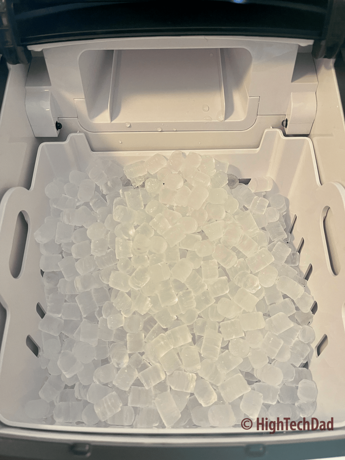 The Secret to "Cool" Parties! Newair Countertop Ice Maker (NIM030SS00