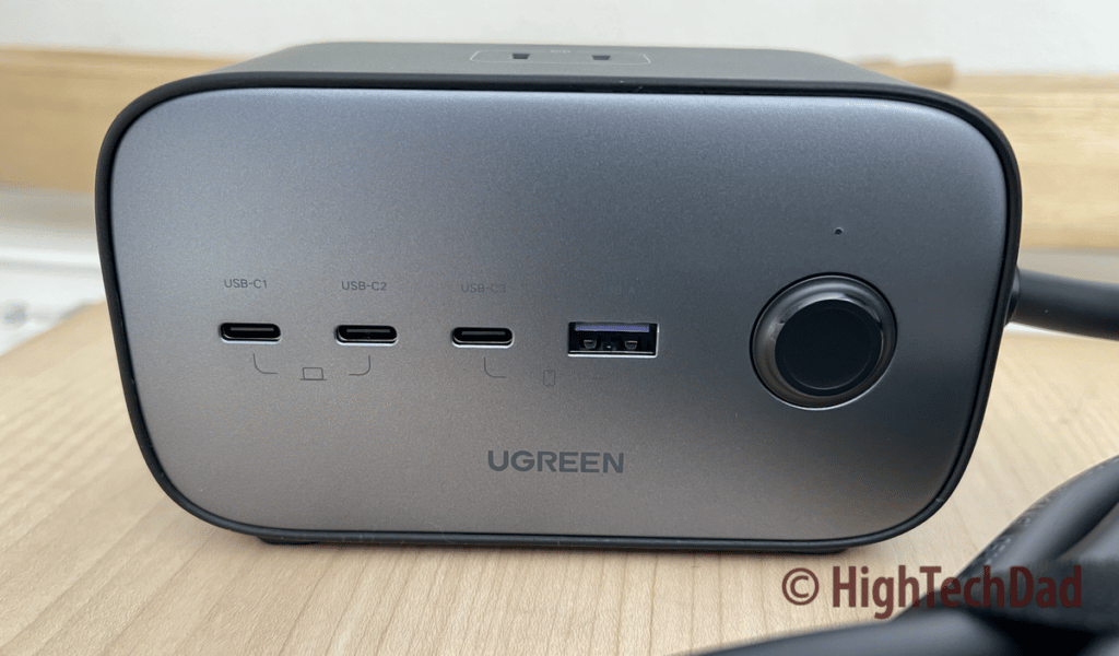 USB ports and power plug - UGREEN DigiNest Pro Power Strip - HighTechDad review
