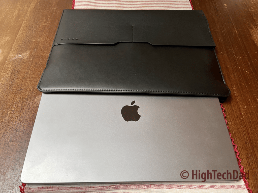 Mac and laptop sleeve - Mujjo Envoy laptop sleeve - HighTechDad review