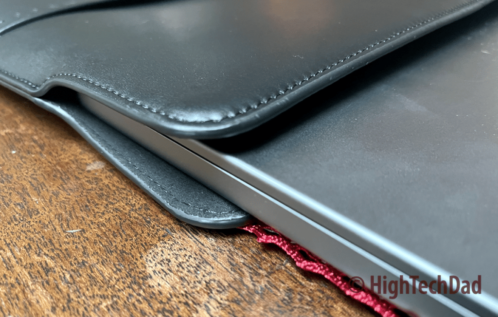 Tight stitching - Mujjo Envoy laptop sleeve - HighTechDad review