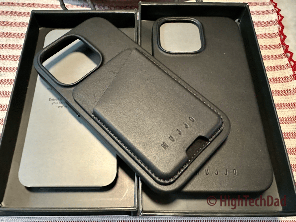 Magnetic Wallet attached to iPhone 14 Pro case - Mujjo Leather Case - HighTechDad review