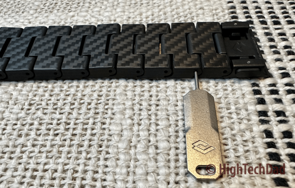 Link remover tool - PITAKA Carbon Fiber Apple Watch band - HighTechDad review