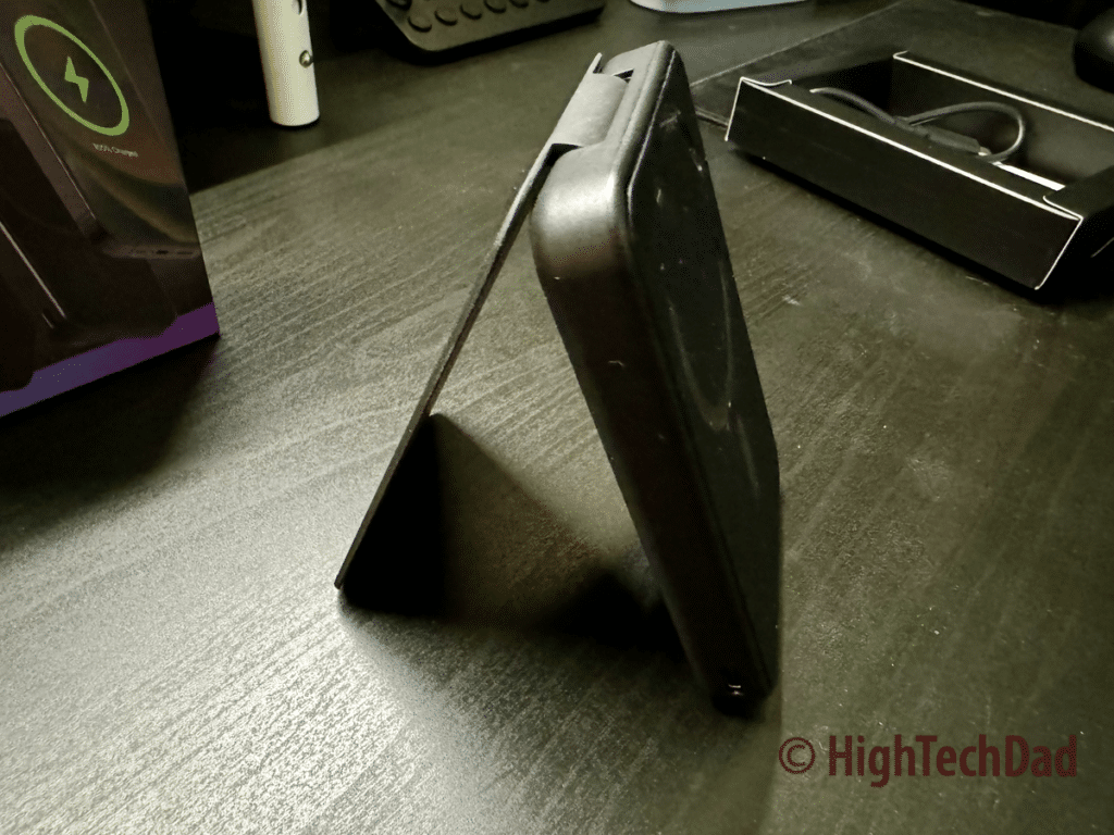 Integrated stand - Mophie snap+ juice pack mini with stand - HighTechDad review