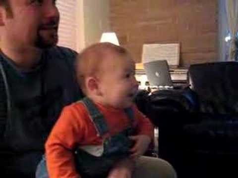 baby laughing at the wii - HighTechDad™