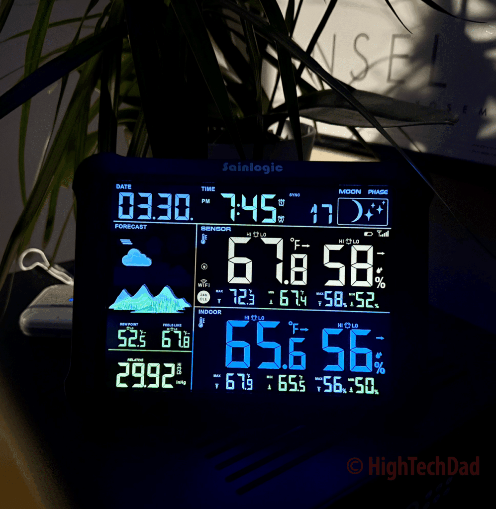 Night view - Sainlogic SA1 Weather Station - HighTechDad review