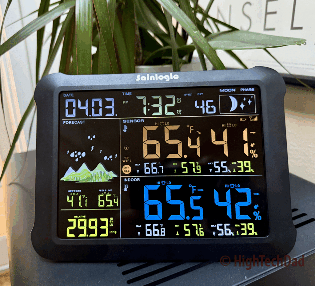 8-inch display - Sainlogic SA1 Weather Station - HighTechDad review