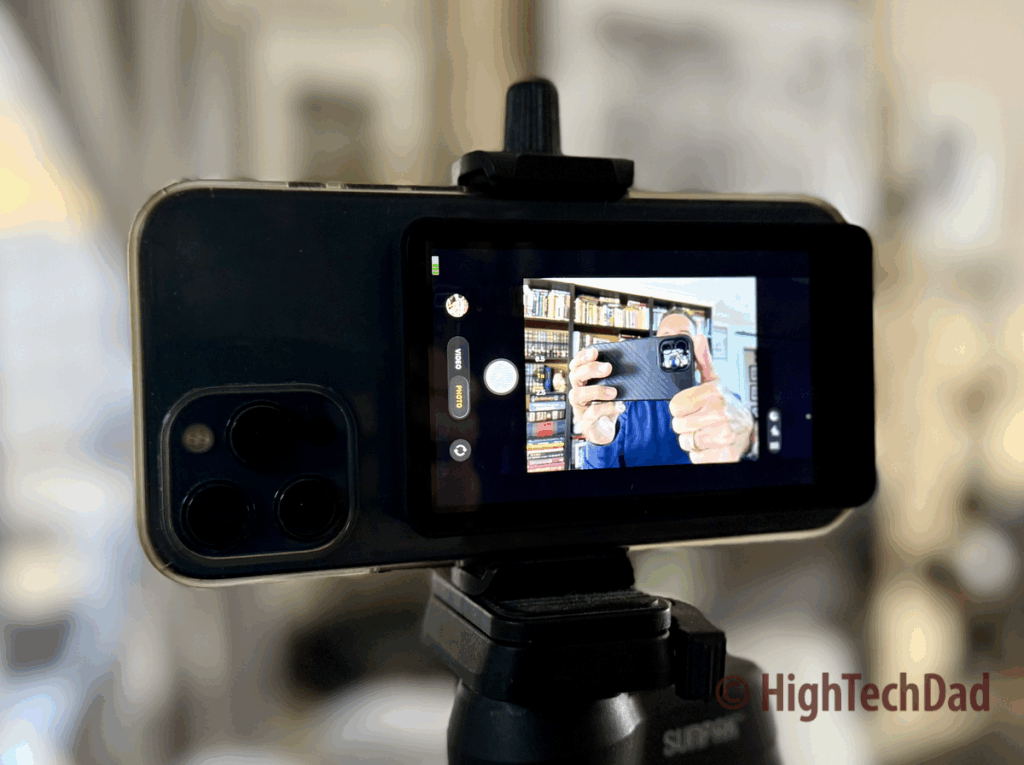 Horizontal mount - SYNCO XView M4 phone monitor - HighTechDad review