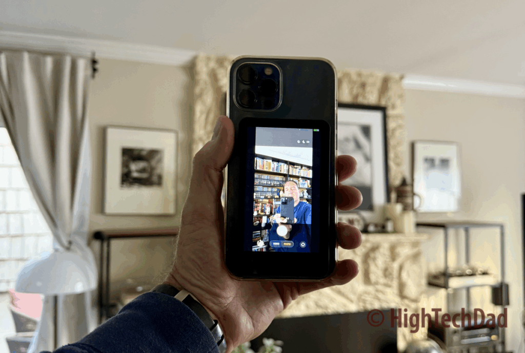 Smartphone monitor - SYNCO XView M4 phone monitor - HighTechDad review