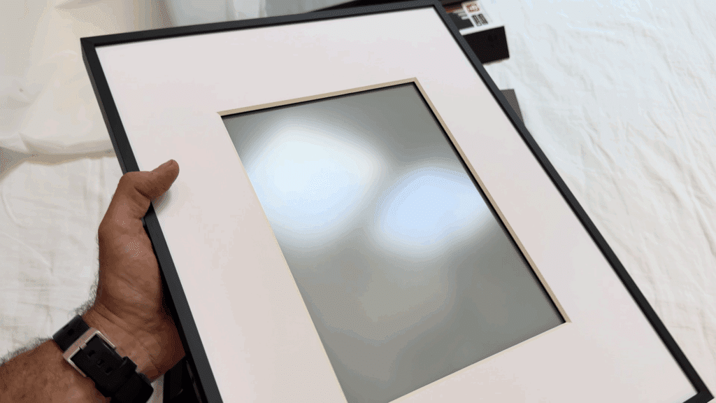 Matte (non-glossy or reflective) display - Aluratek ePaper Digital Frame - HighTechDad review