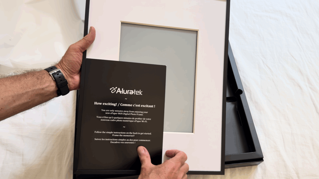 Matte (non-glossy or reflective) display - Aluratek ePaper Digital Frame - HighTechDad review