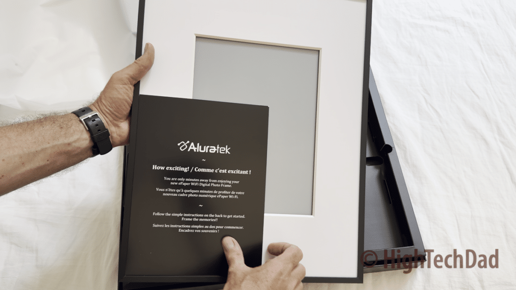 Looks like a traditional piece of art - Aluratek ePaper Digital Frame - HighTechDad review