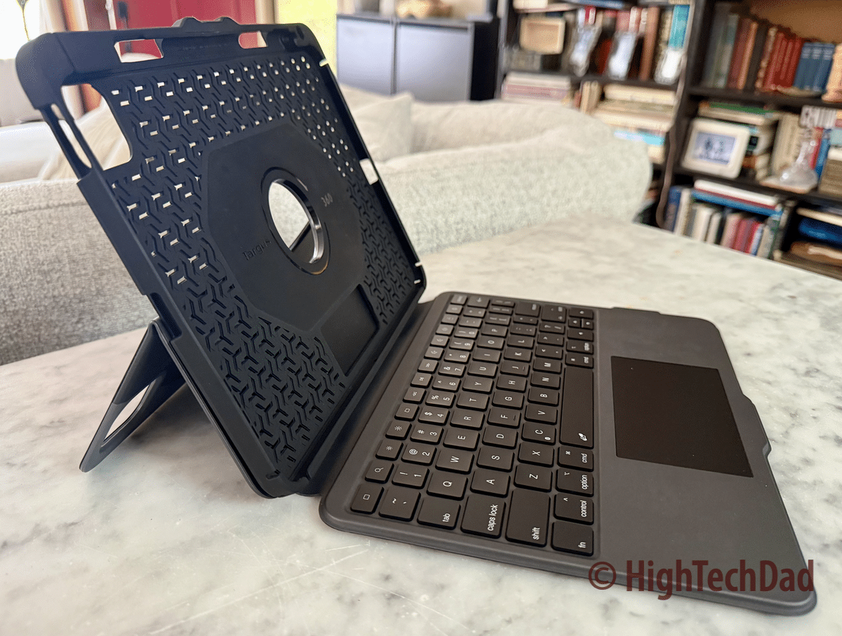 TARGUS VersaVu Bluetooth iPad Keyboard Case - HighTechDad review