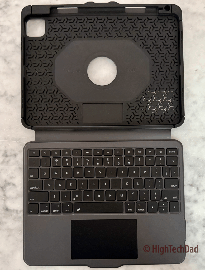 Case opened flat - TARGUS VersaVu Bluetooth iPad Keyboard Case - HighTechDad review